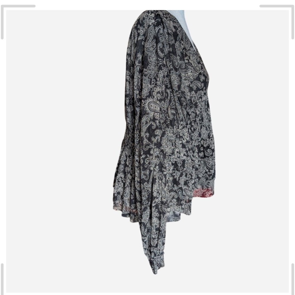 DR2 Black and White Paisley Blouse - Picture 3 of 9